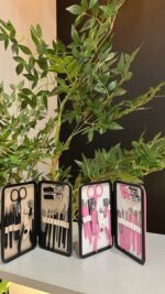 ⁦مجموعة العناية الإحترافية للأظافر مع حقيبة فاخره -18قطعة تهتم بجمال اظافرك - من براند كيوت⁩ - الصورة ⁦2⁩